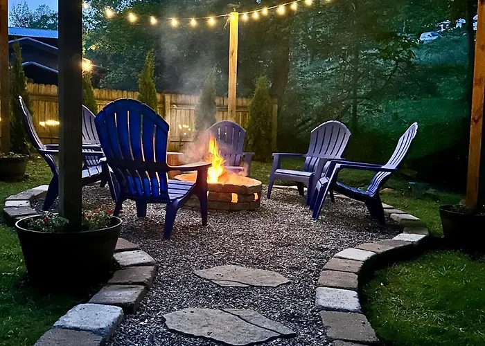 Cozy Creekside Cabin