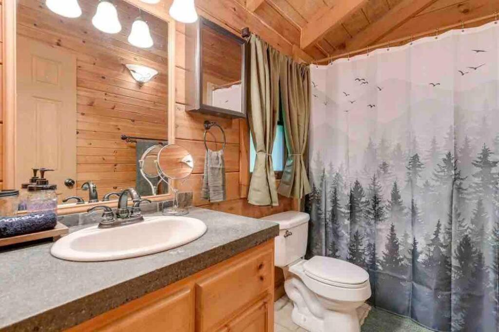Cozy Creekside Holiday home *