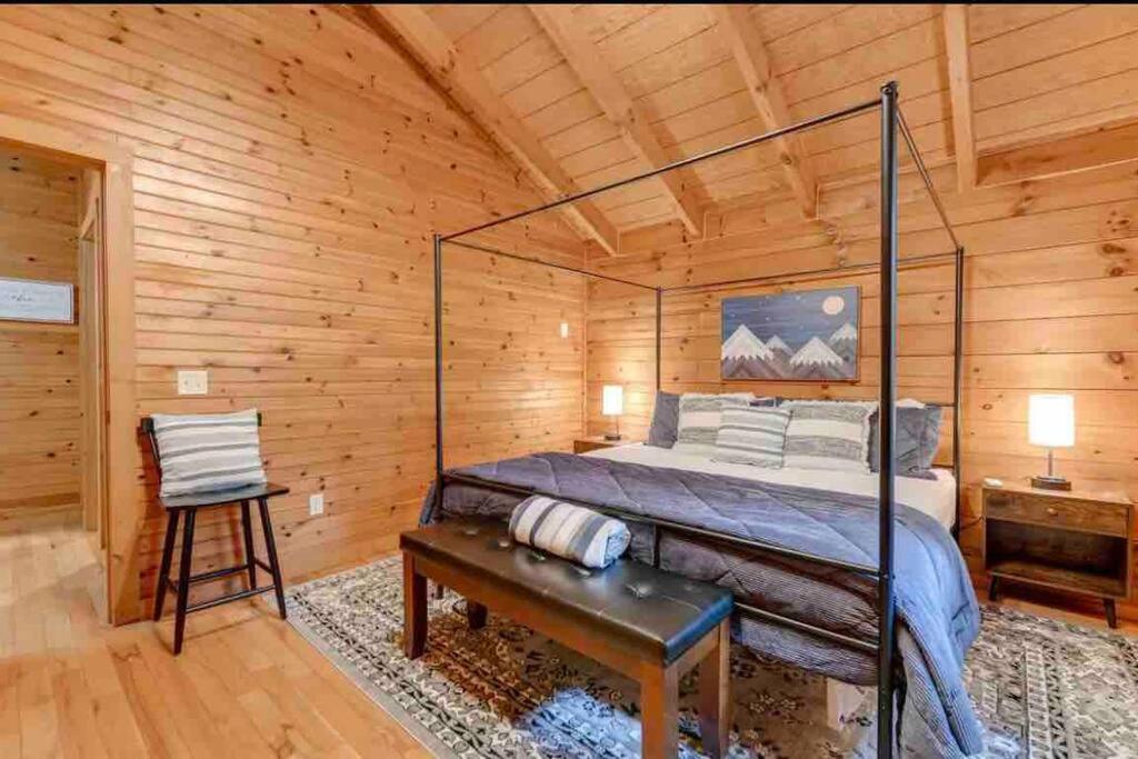 Cozy Creekside Waynesville