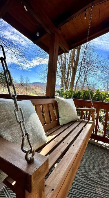 Cozy Creekside *