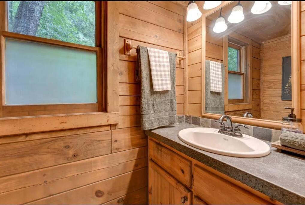 Cozy Creekside Holiday home Waynesville